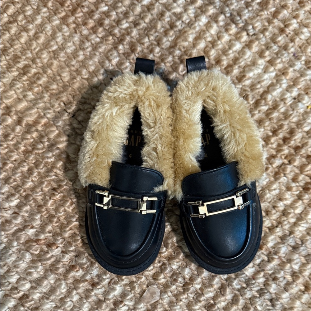 GAP Black and Tan Kids Slippers with Fur Lining